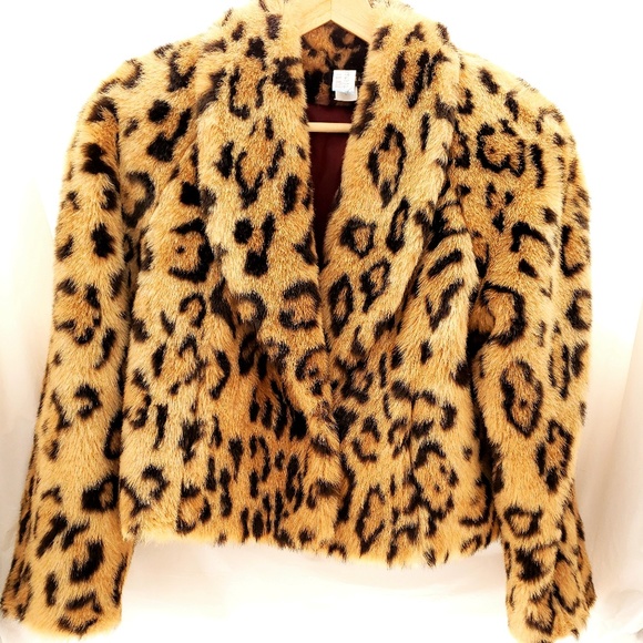 Fashionable Women’s Leopard Faux Fur Coat - Picture 2 of 6
